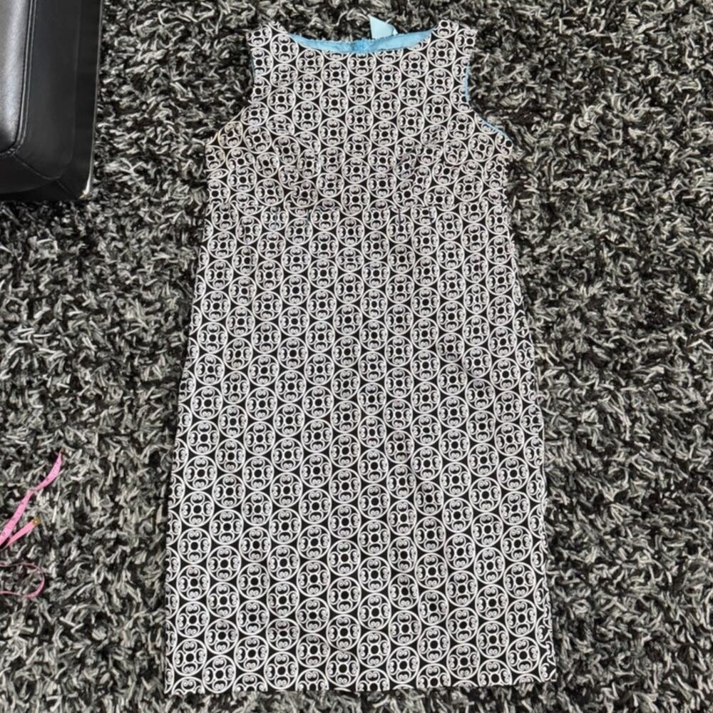 Avenue B&W Geometric Short Dress with Blue Bow on Back - 14